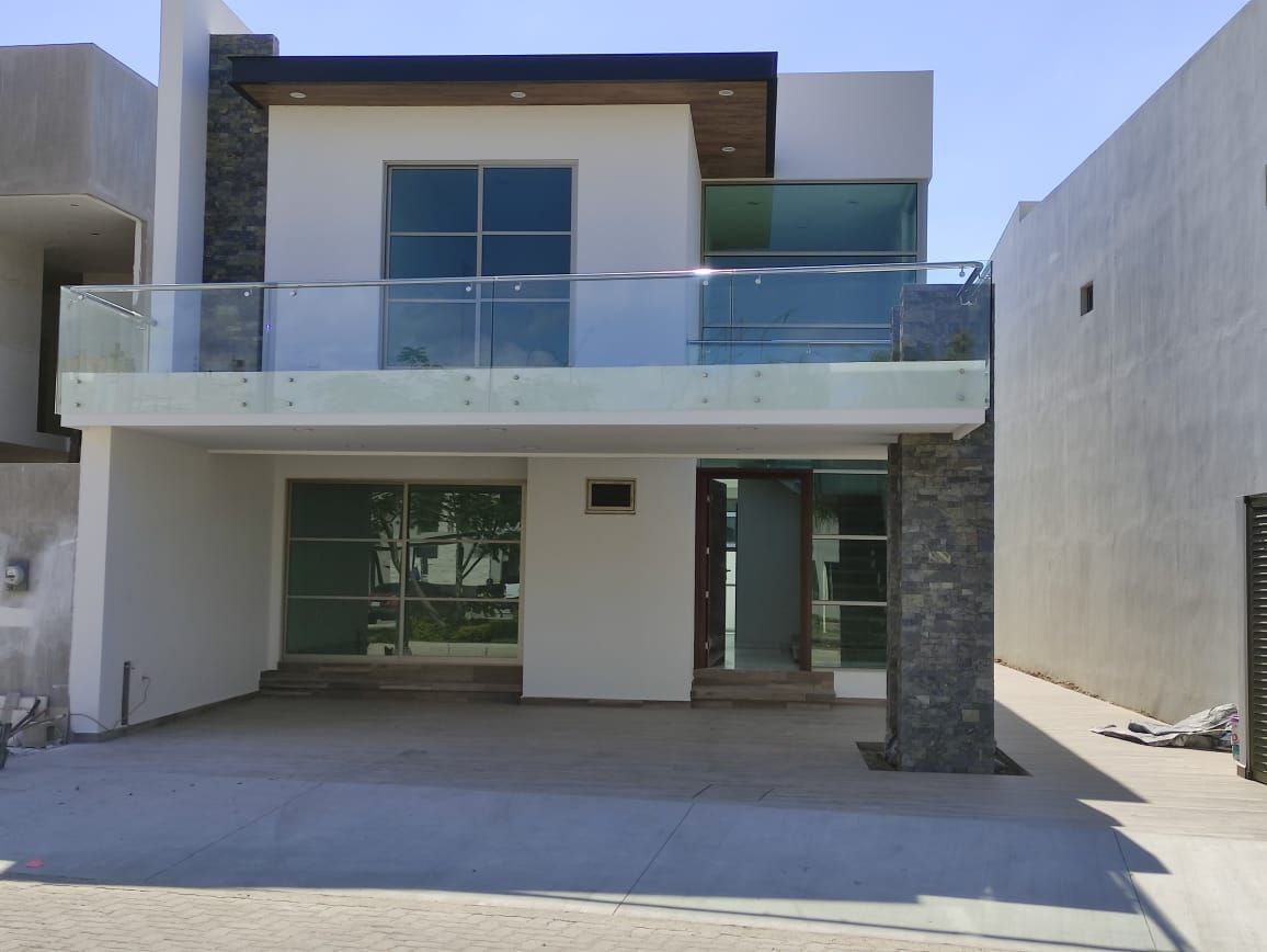 <span style="font-weight: bold;">PRECIOSA CASA EN PARAISO MARINA A SOLO&nbsp;&nbsp;</span>