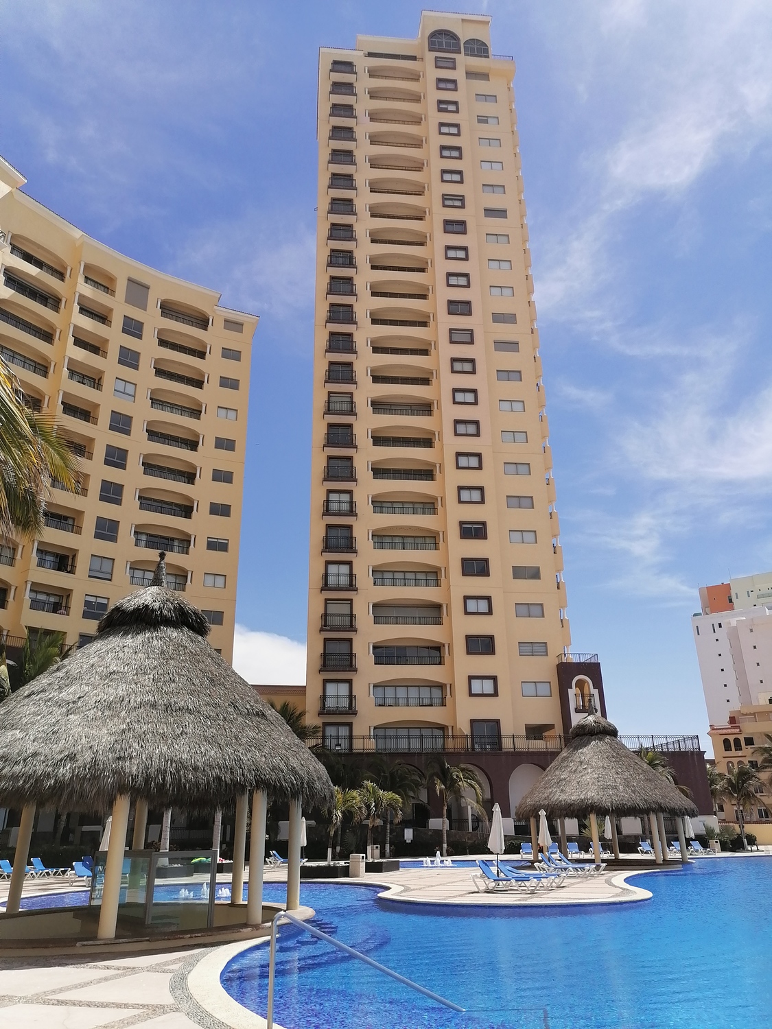 CONDOMINIO EN GAVIAS GRAND $2,700.00 USD POR MES&nbsp;