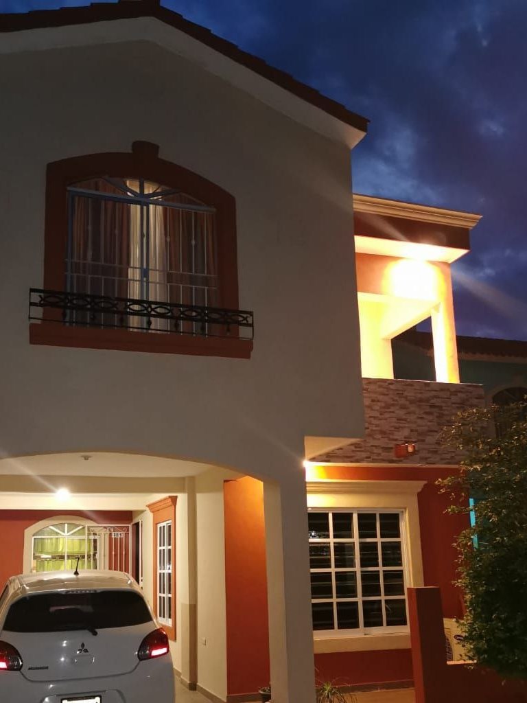 <span style="font-weight: bold;">BONITA CASA&nbsp; EN LOMAS DEL BOSQUE&nbsp;</span>